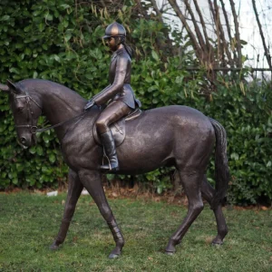 Statue en bronze Jeune fille à cheval 200x70x190cm